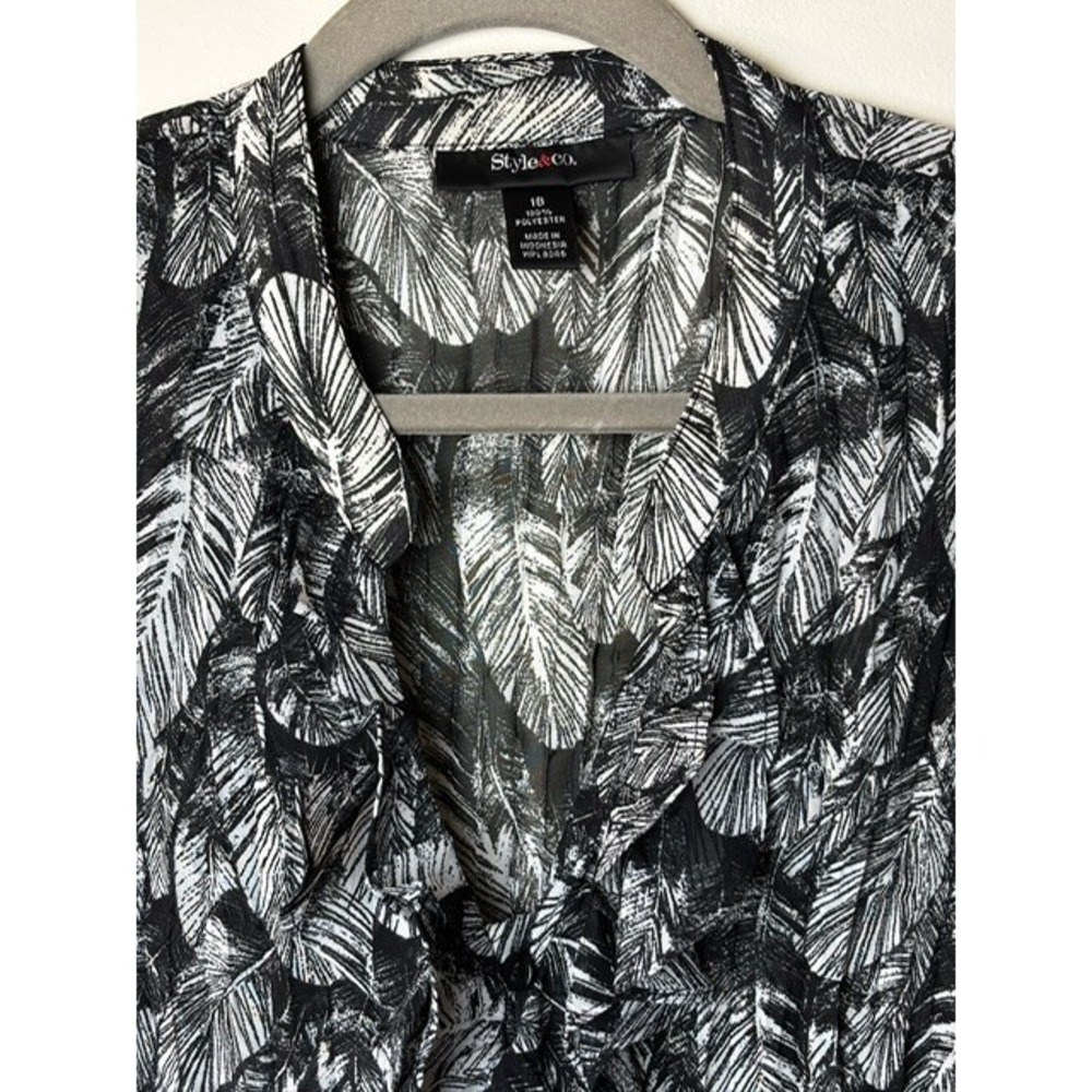 Womens 18 Style & Co Blouse Top Black White Feather Print V-Neck Long Sleeve - Picture 3 of 6